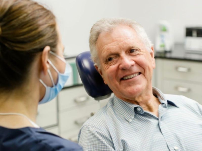 Por que o posicionamento correto do implante é crucial para o sucesso da prótese?